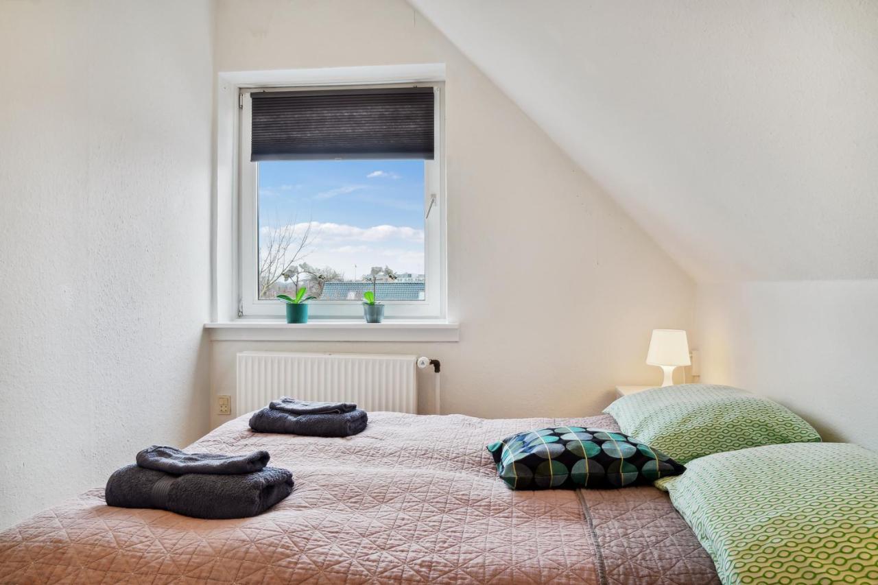 Lovely Top Floor Apart Copenhagen Near Airport, Metro And The Beach Exterior foto